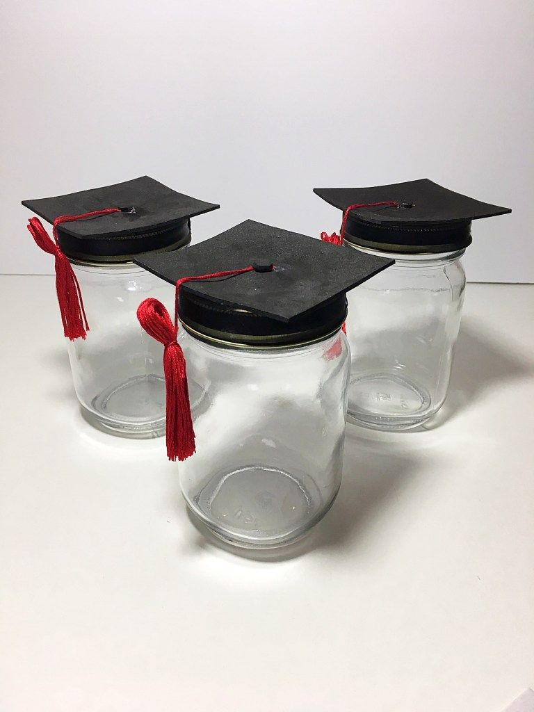DIY Graduation Gifts For Him
 DIY Adorable Graduation Cap Mason Jars
