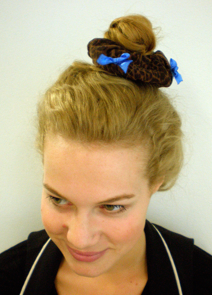 DIY Hair Scrunchie
 Free Hair Scrunchie Pattern & Tutorial Sew in Love