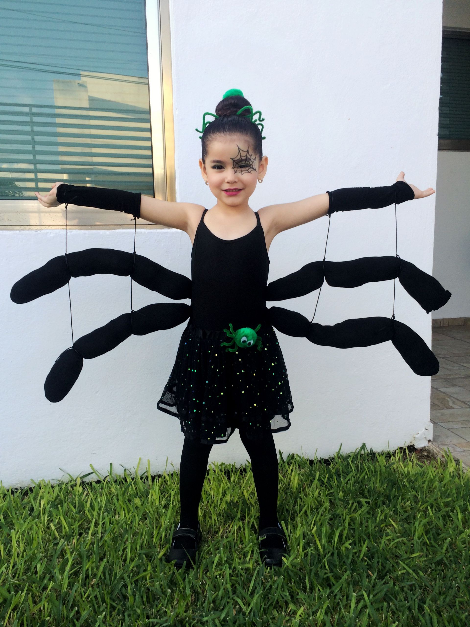 DIY Halloween Costumes For Toddler Girls
 Spider Costume baby girl toddler kids DIY tights and an