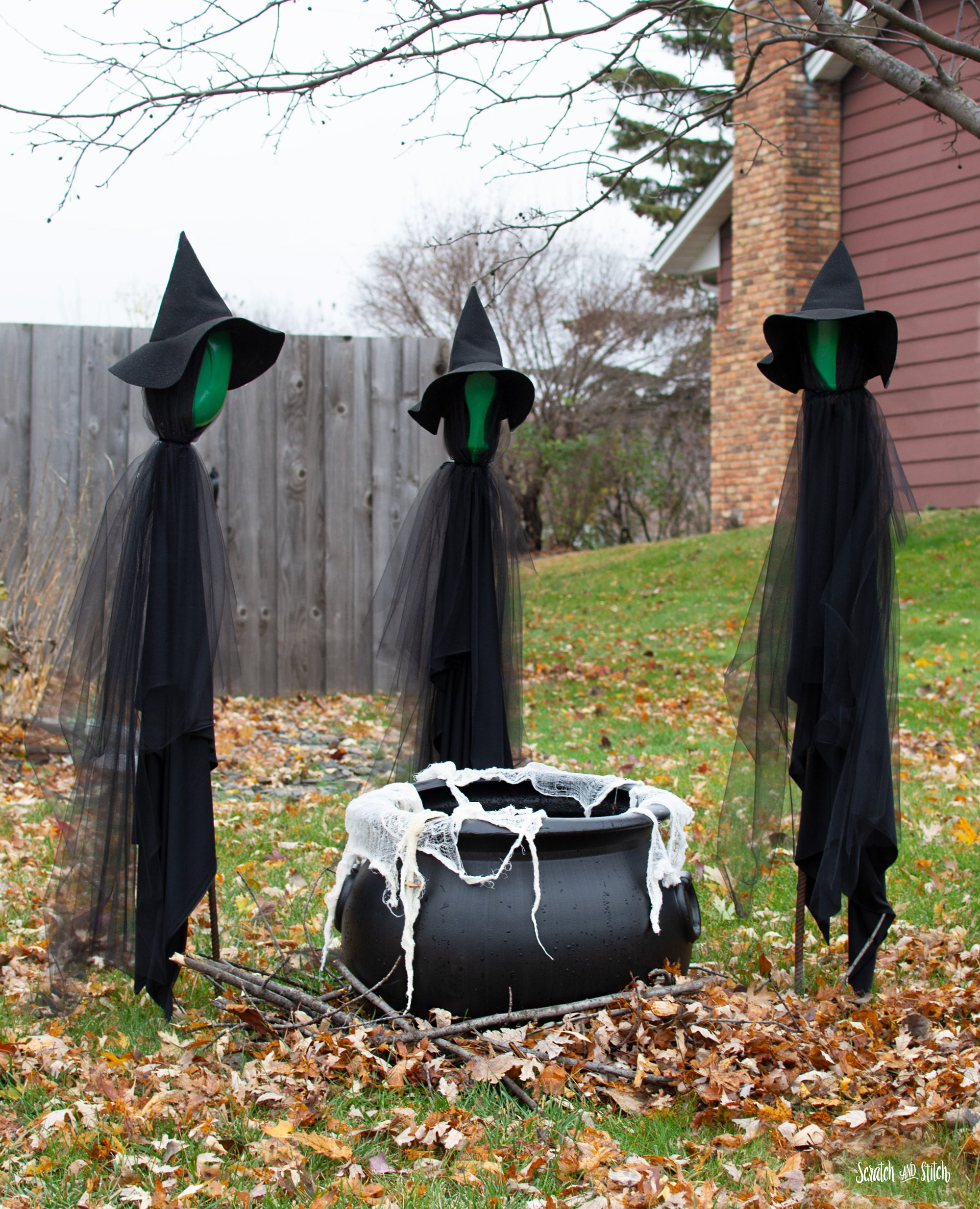 DIY Halloween Decoration Ideas
 DIY Halloween Decorations Includes FREE Witch Hat Pattern