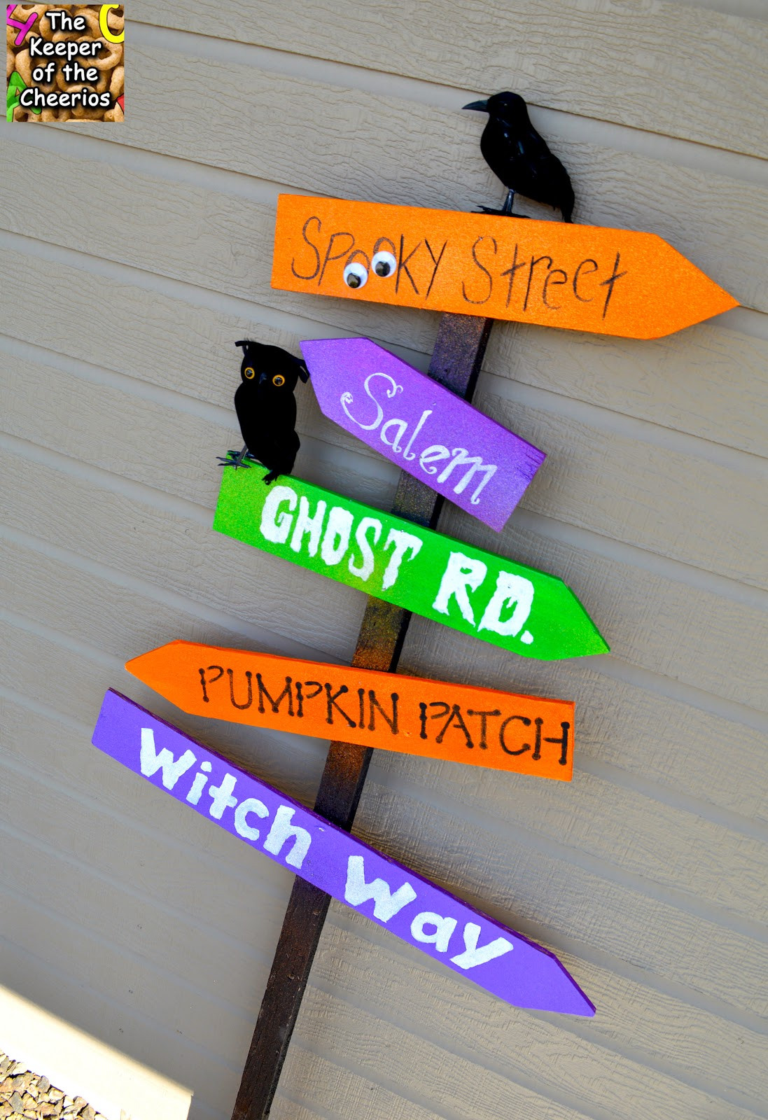 DIY Halloween Wood Signs
 Halloween Yard Sign made with scrap wood The Keeper of