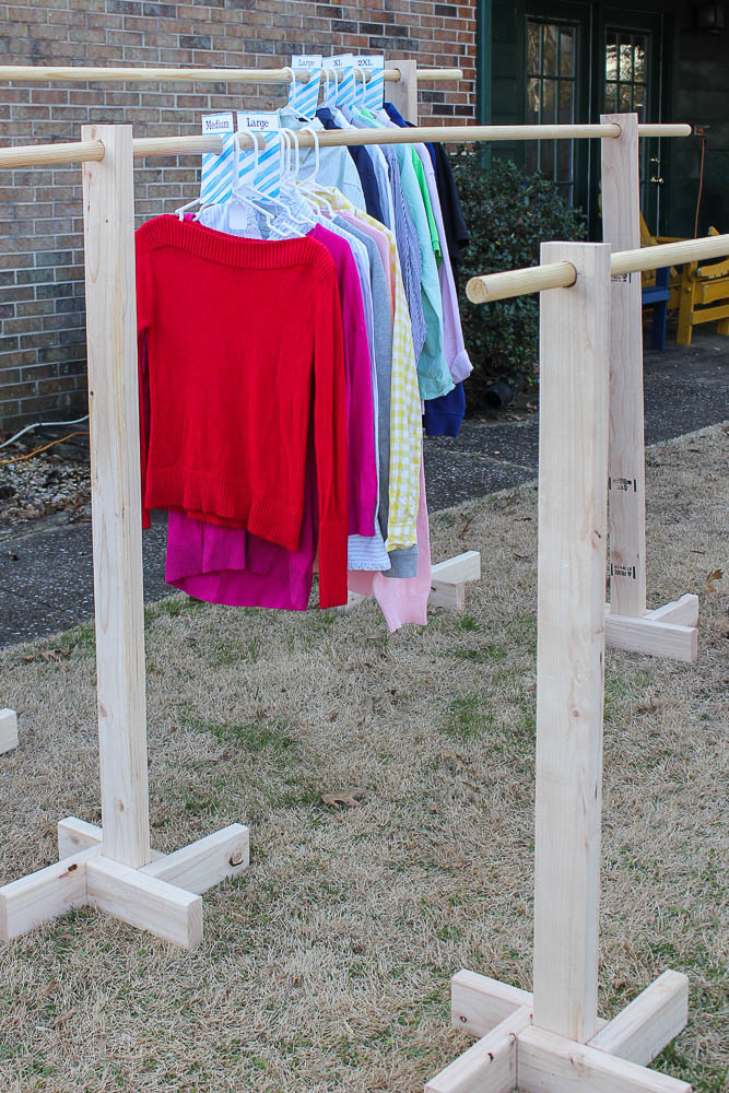 DIY Hanging Clothing Rack
 DIY Clothes Rack and Free Printable Size Dividers for Yard