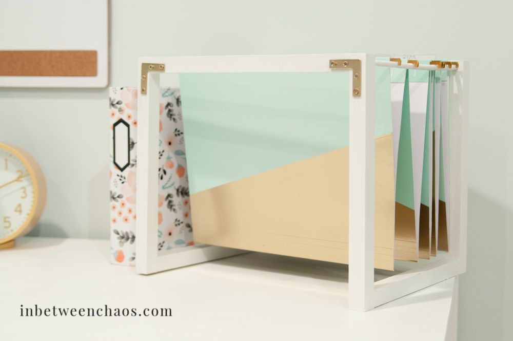 DIY Hanging File Organizer
 Build your own desktop hanging file stand to beautify and