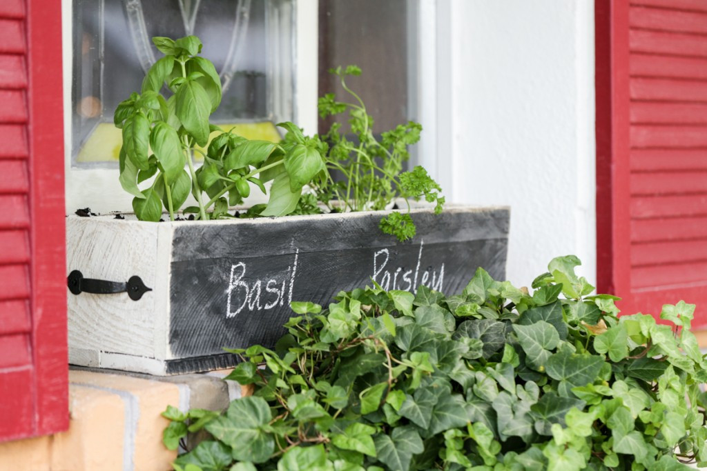 DIY Herb Garden Box
 DIY Herb Box Live Simply