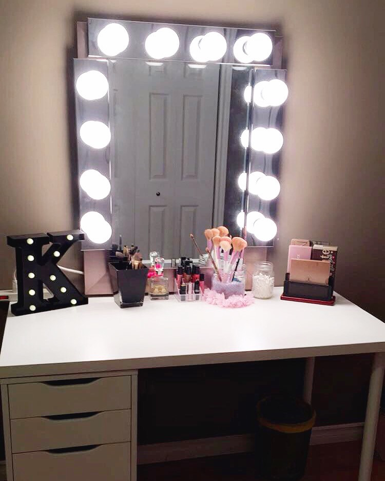 DIY Hollywood Lighted Vanity Mirror
 DIY “Hollywood Style” Vanity Mirror