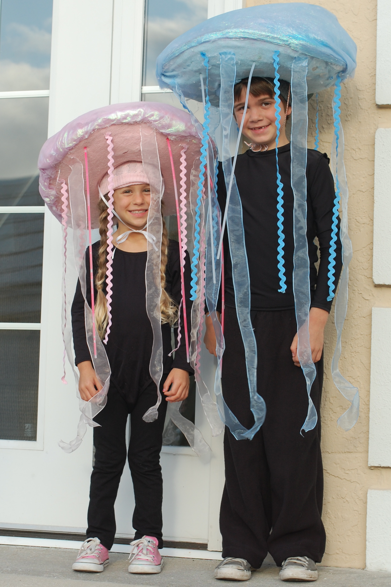 DIY Jellyfish Costumes
 Glow in the Dark Jellyfish Costume Tutorial