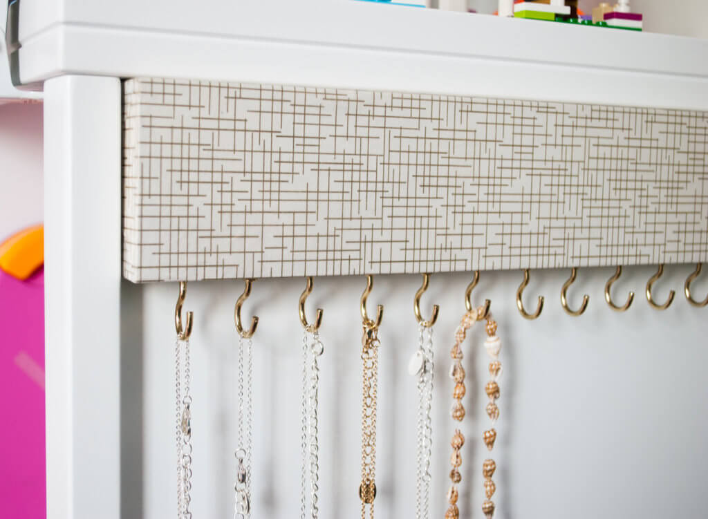 DIY Jewelry Hanger Organizer
 Easy DIY Jewelry Organizer for Tangle Free Necklaces