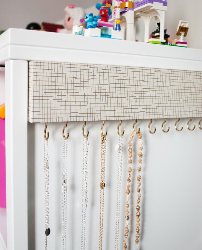 DIY Jewelry Hanger Organizer
 Easy DIY Jewelry Organizer for Tangle Free Necklaces