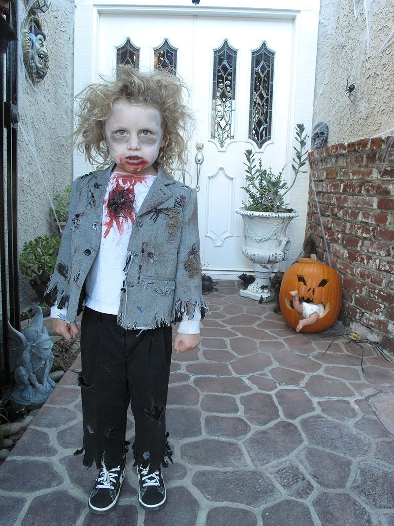 DIY Kid Zombie Costume
 the coolest zombie kid i know