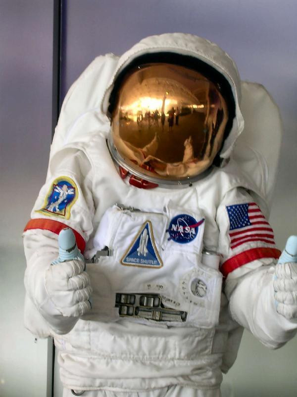 DIY Kids Astronaut Costume
 How to Make an Astronaut Costume for a Child 7 steps