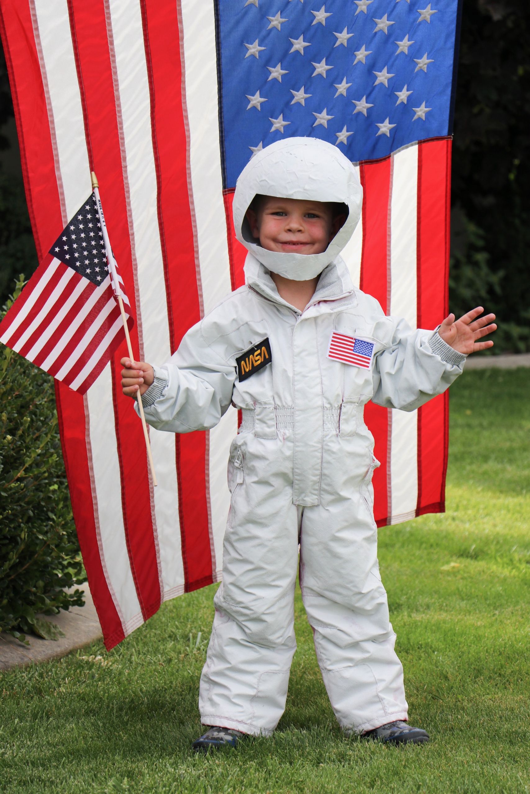 DIY Kids Astronaut Costume
 DIY Astronaut Costume Navy Berlin