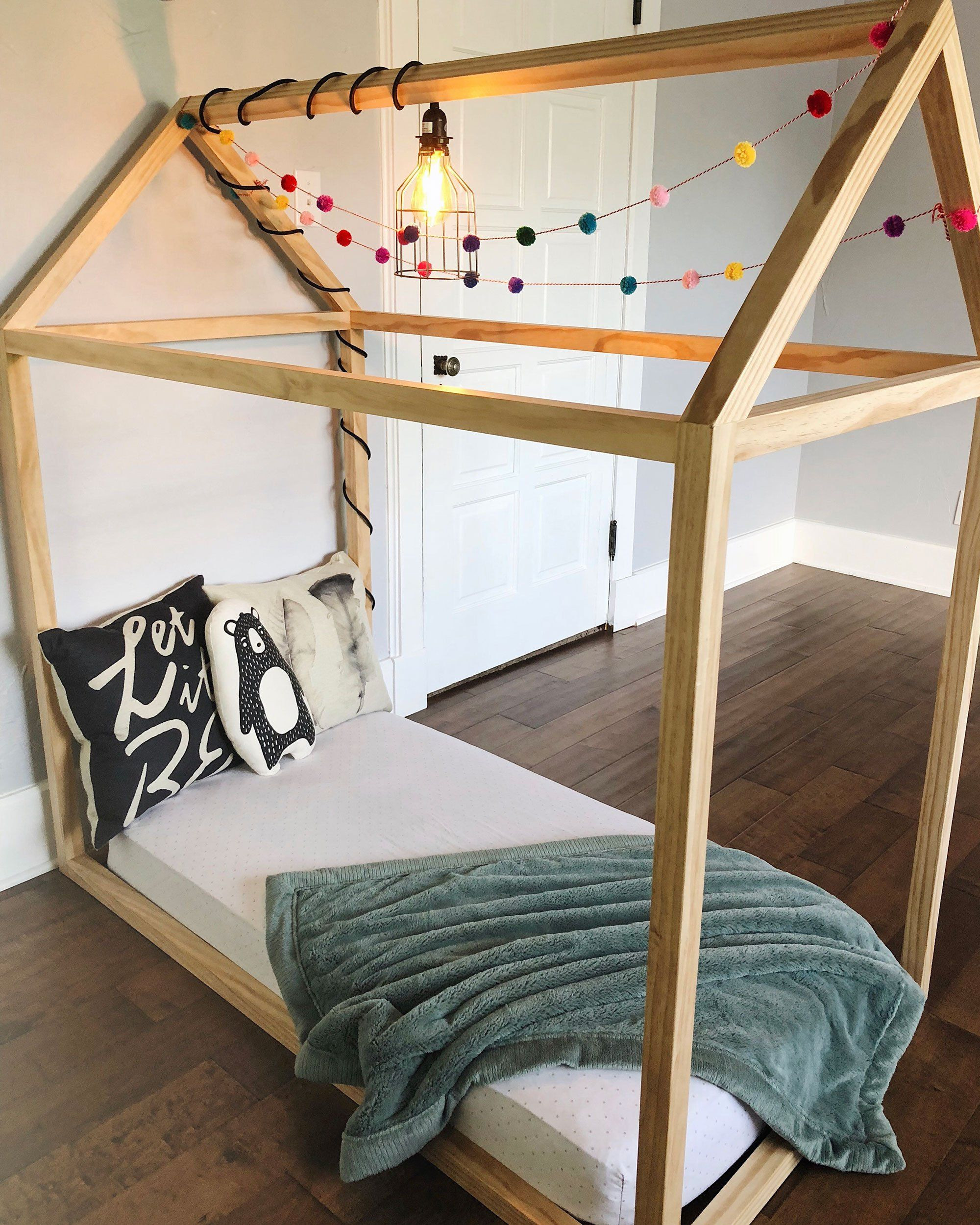 DIY Kids Bed Plans
 DIY Toddler House Bed