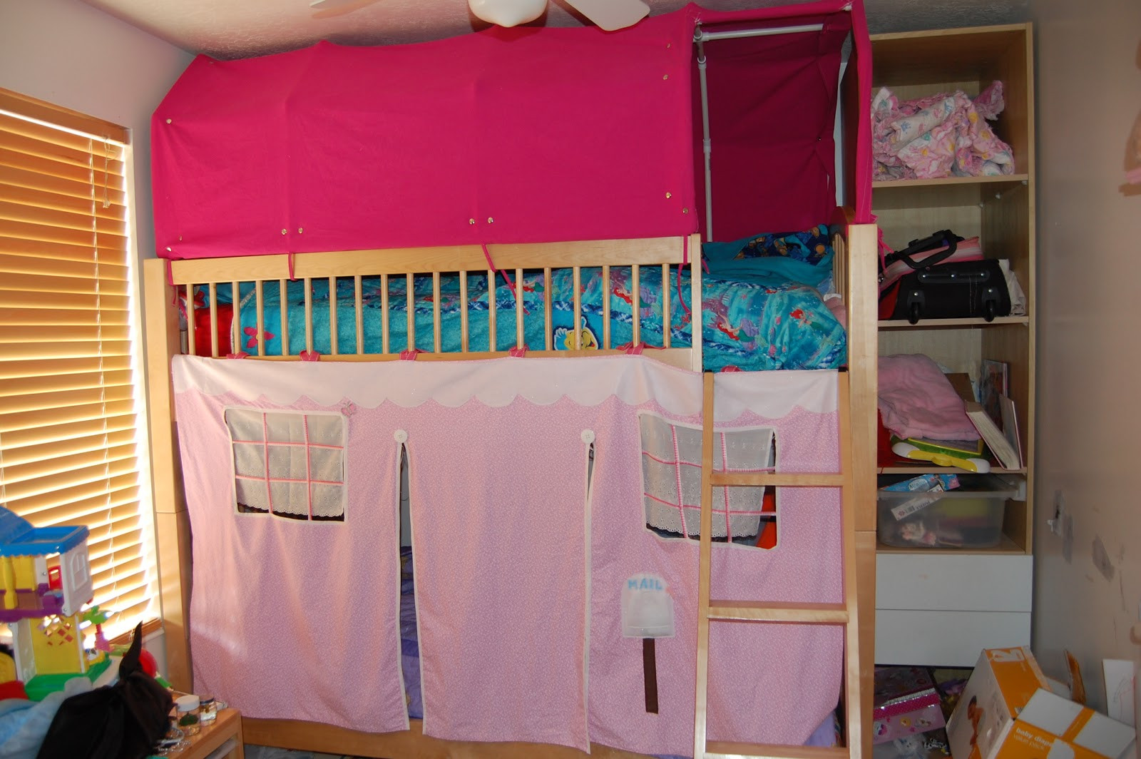 DIY Kids Bed Tent
 Everyone s Excited and Confused Christmas Crafts Bunk