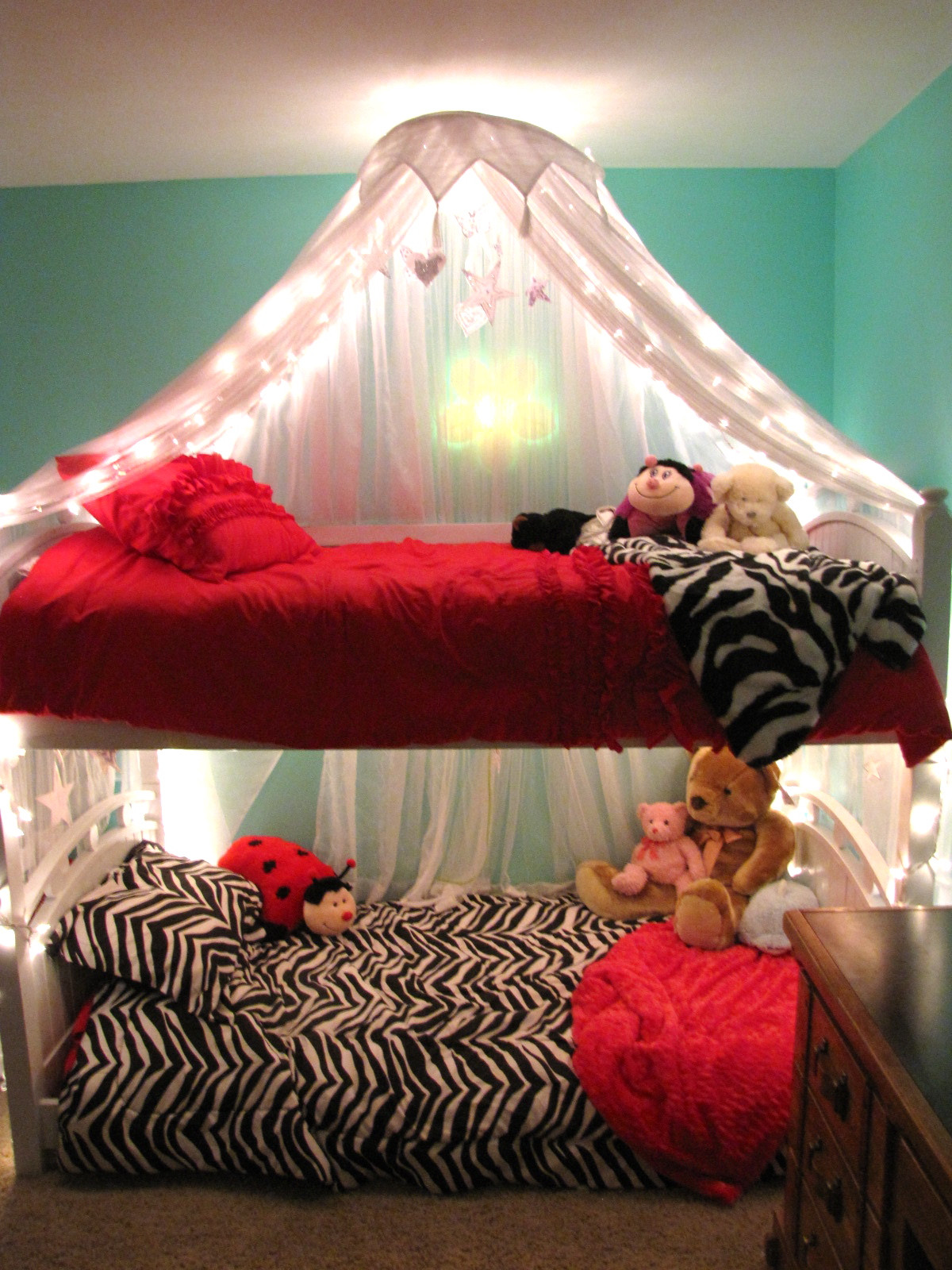 DIY Kids Bed Tent
 Priddy Haven Project Girls Lighted Bed Canopy