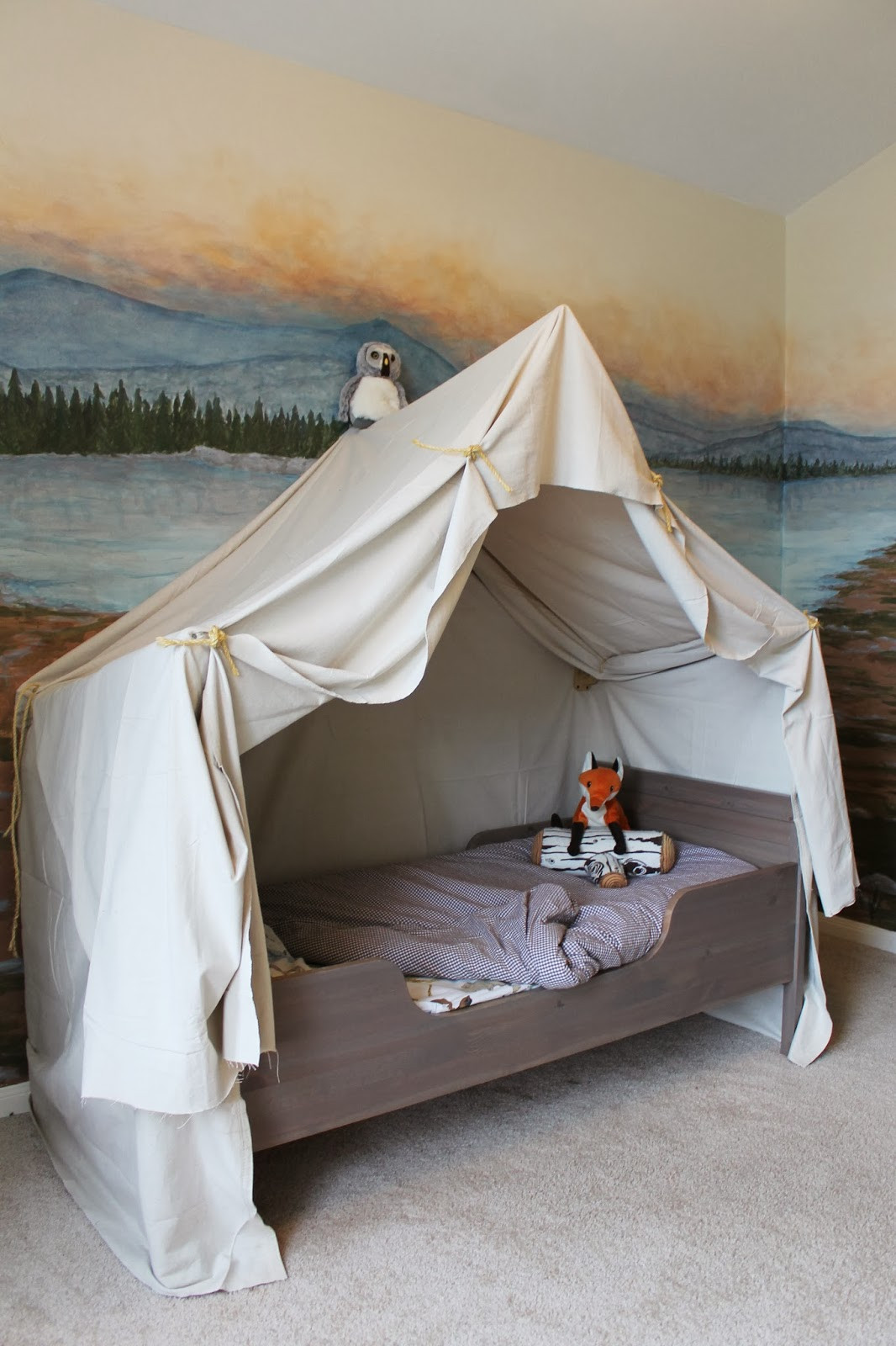 DIY Kids Bed Tent
 Remodelaholic