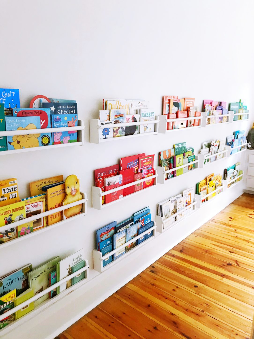 DIY Kids Bookshelves
 Kids bookshelf DIY
