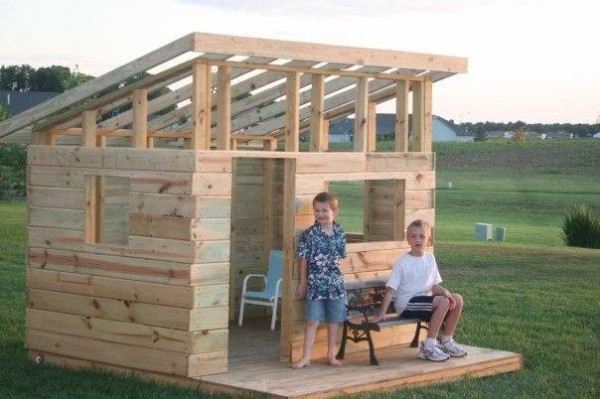 DIY Kids Fort
 DIY Kid’s Fort From Recycled Pallets