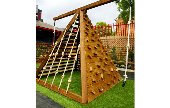 DIY Kids Forts
 10 Incredible DIY Backyard Forts for Kids