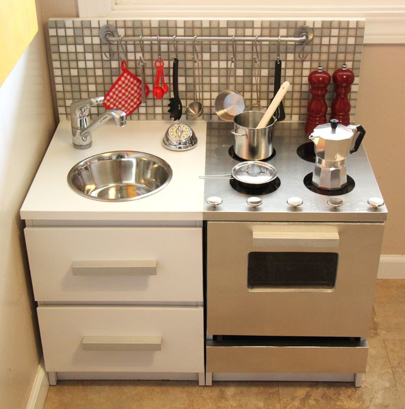 DIY Kids Kitchen
 10 Awesome Ikea hacks for a kid’s room
