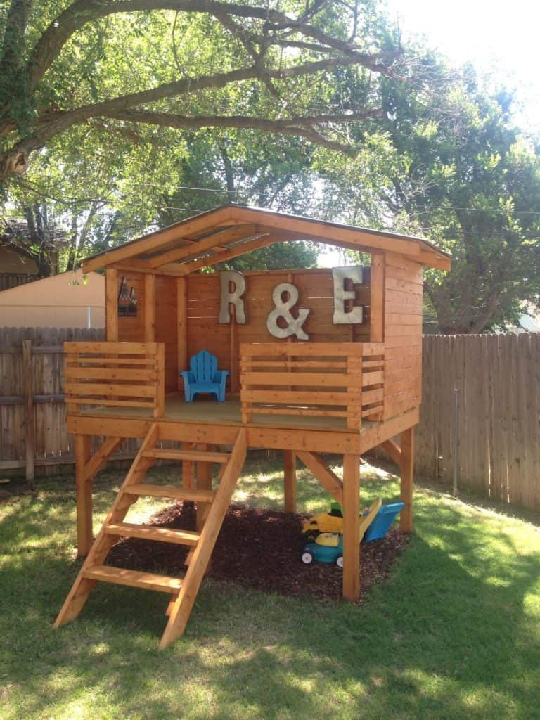 DIY Kids Playhouse
 43 Free DIY Playhouse Plans That Children & Parents Alike