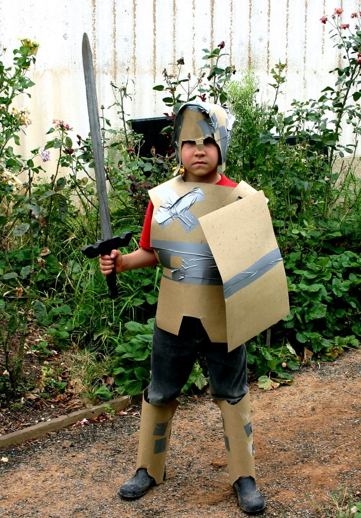 DIY Knight Costume
 Bruggie Tales DIY Knight