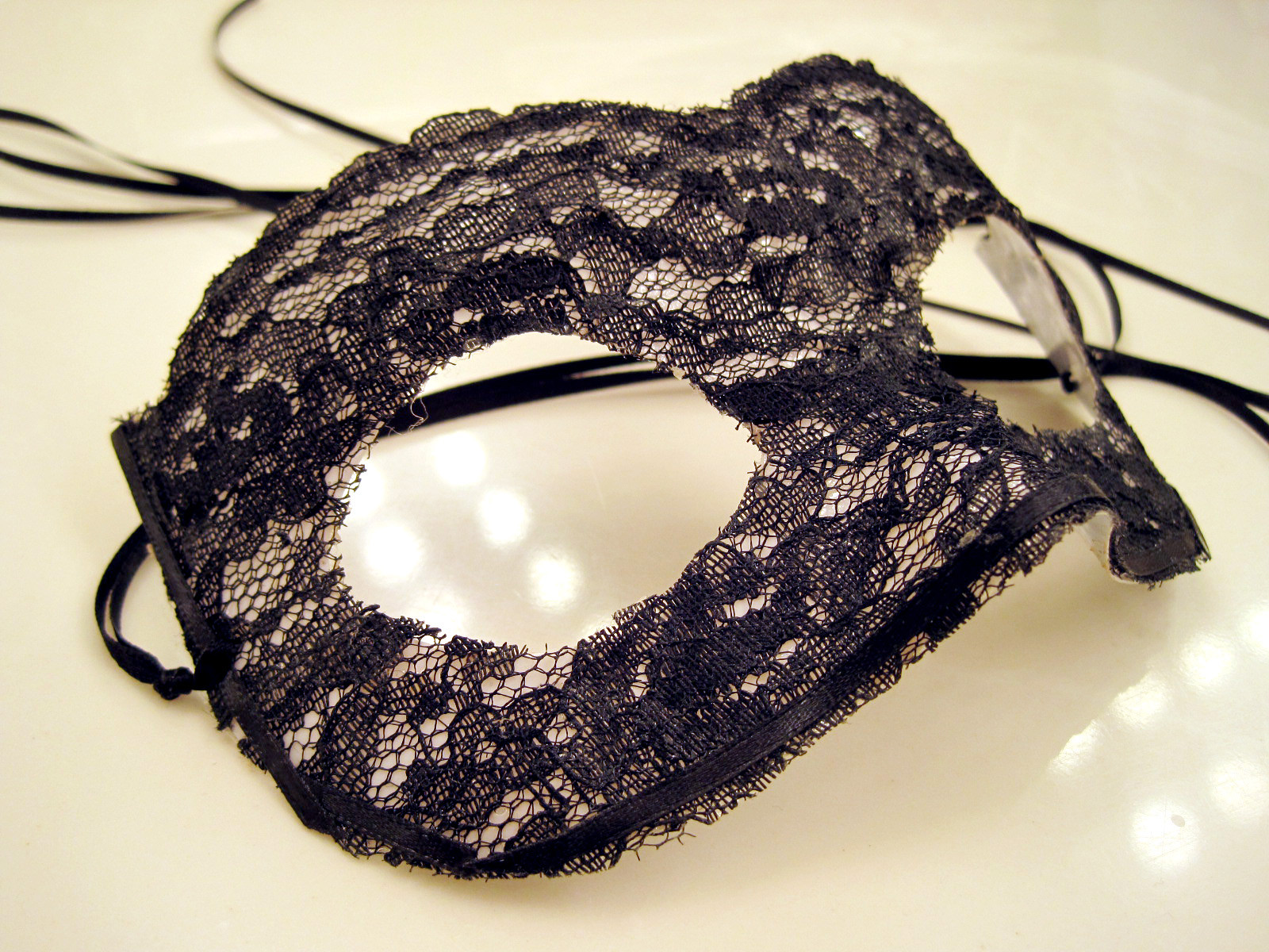 DIY Lace Mask
 The Lady n The Tramp DIY Lace Masquerade Mask
