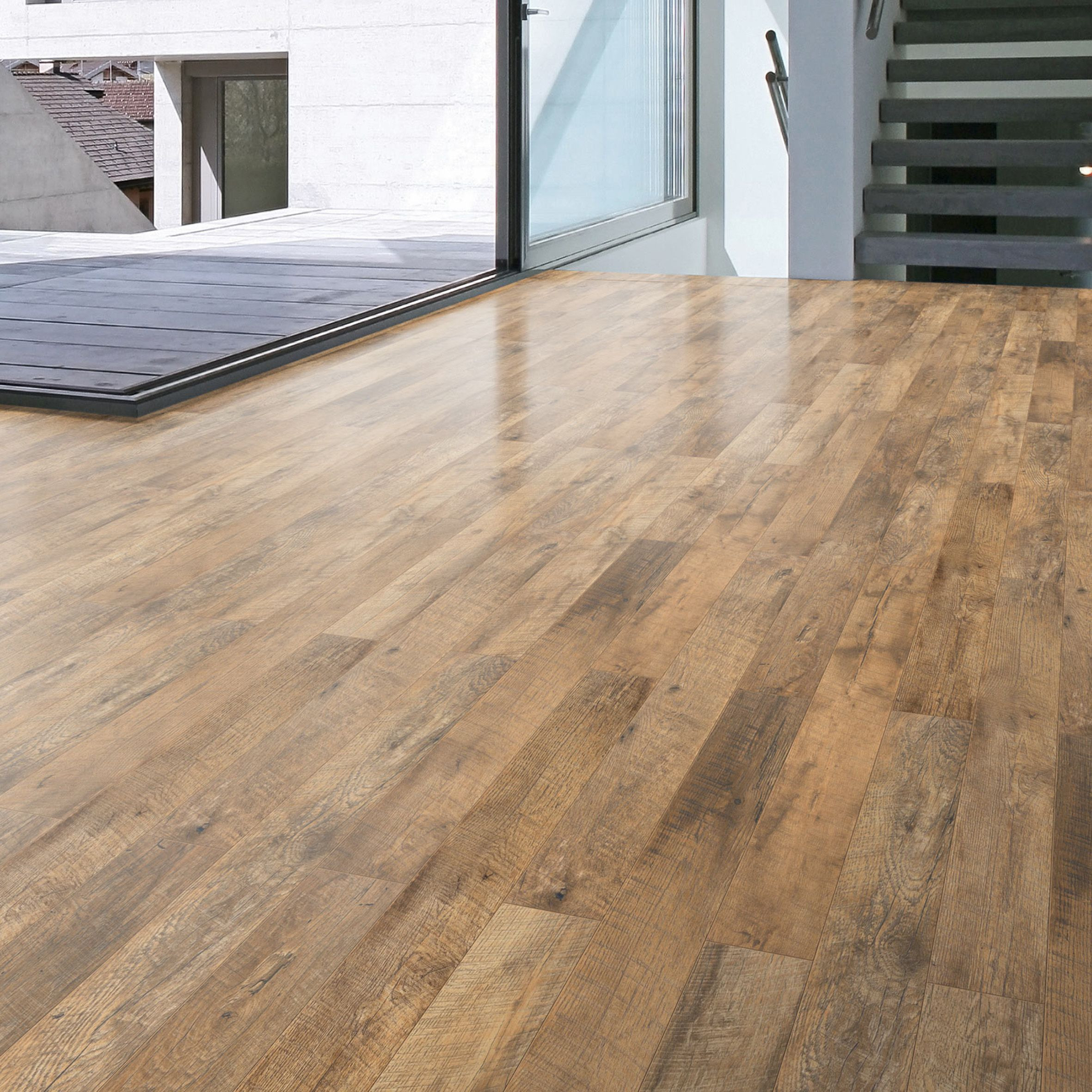 DIY Laminated Wooden Flooring
 Guarcino Reclaimed Oak Effect Laminate Flooring 1 64 m²