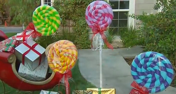 DIY Lollipop Decorations
 Giant DIY Lollipop Christmas Decorations [VIDEO]