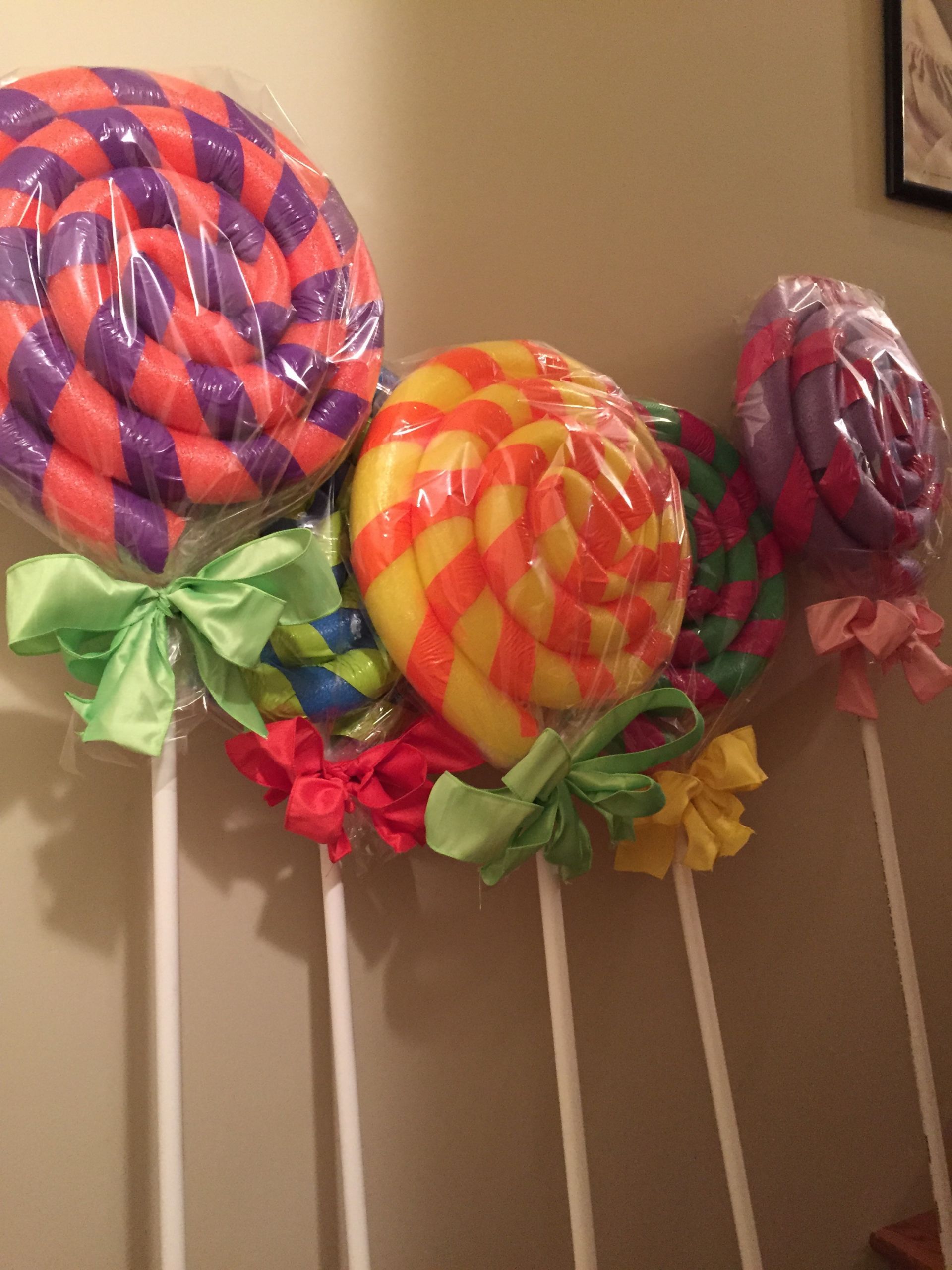 DIY Lollipop Decorations
 DIY Giant Lollipops – DIY Party & Crafts