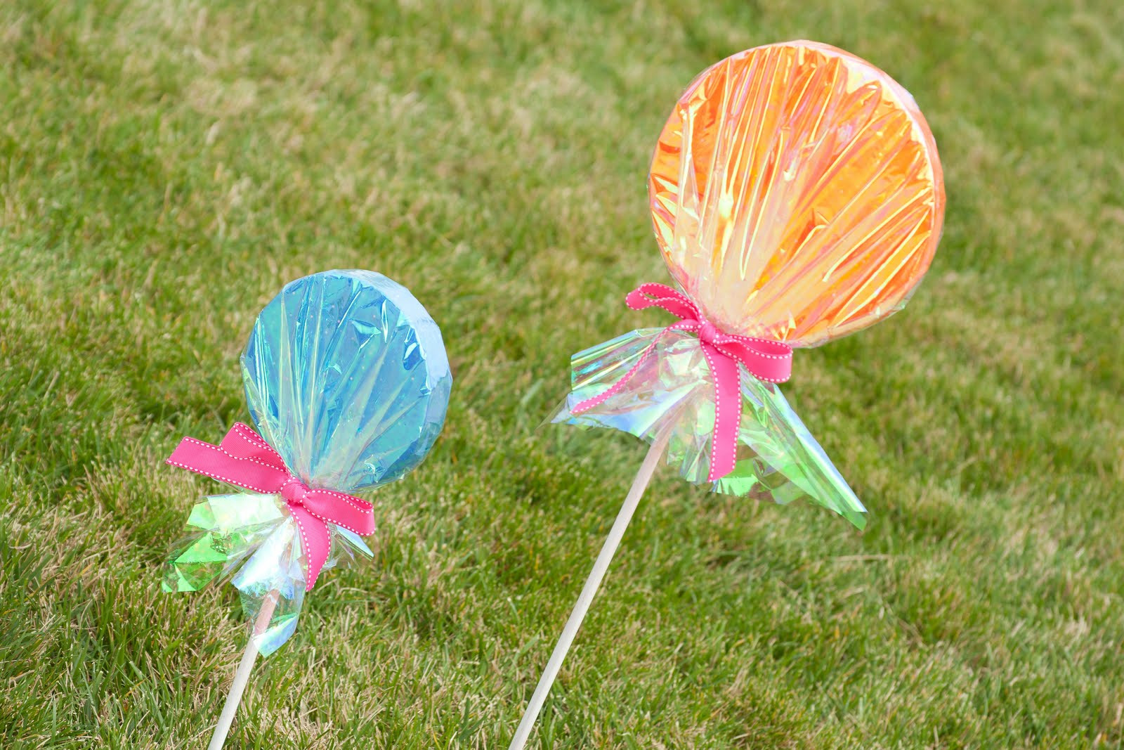 DIY Lollipop Decorations
 How to Make Giant Lollipop Decorations – Glorious Treats