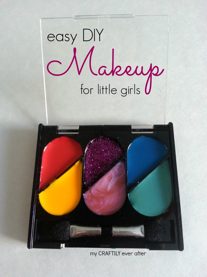 DIY Makeup Kit
 DIY pretend makeup kit for kids
