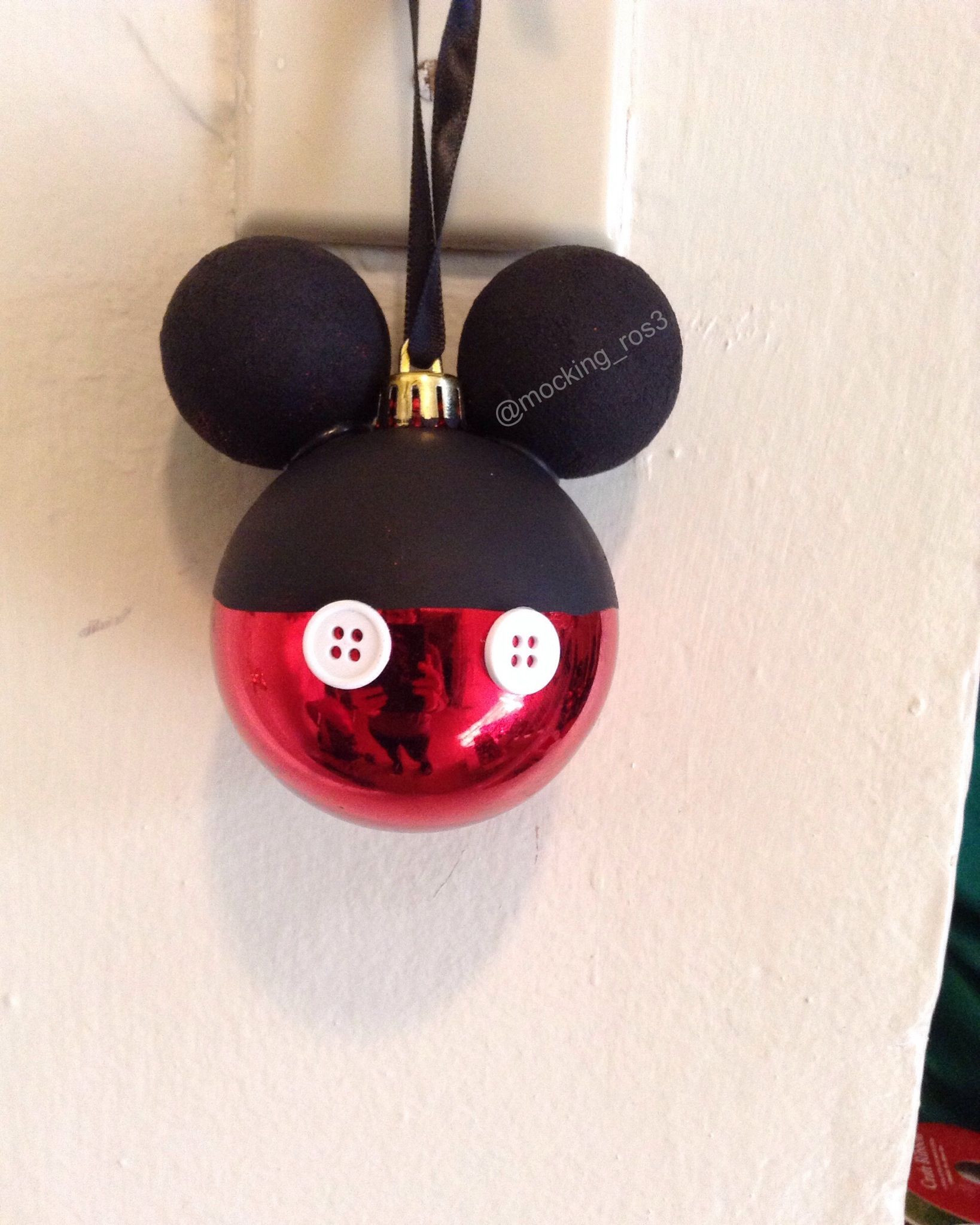 DIY Mickey Mouse Christmas Ornaments
 DIY mickey mouse ornament DIYsss Pinterest