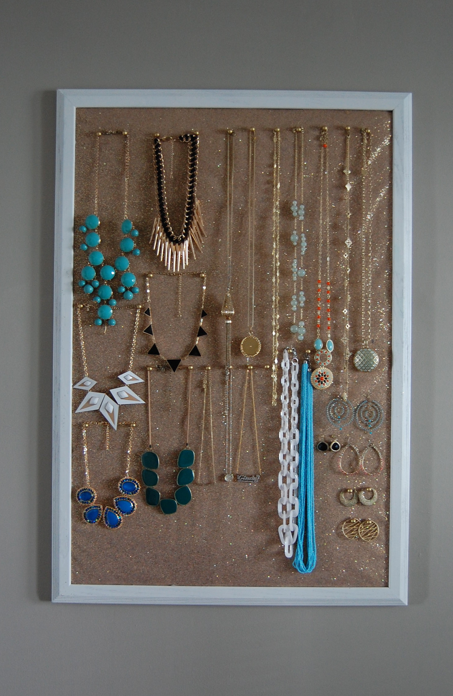 DIY Necklace Organizer
 DIY Jewelry Holder