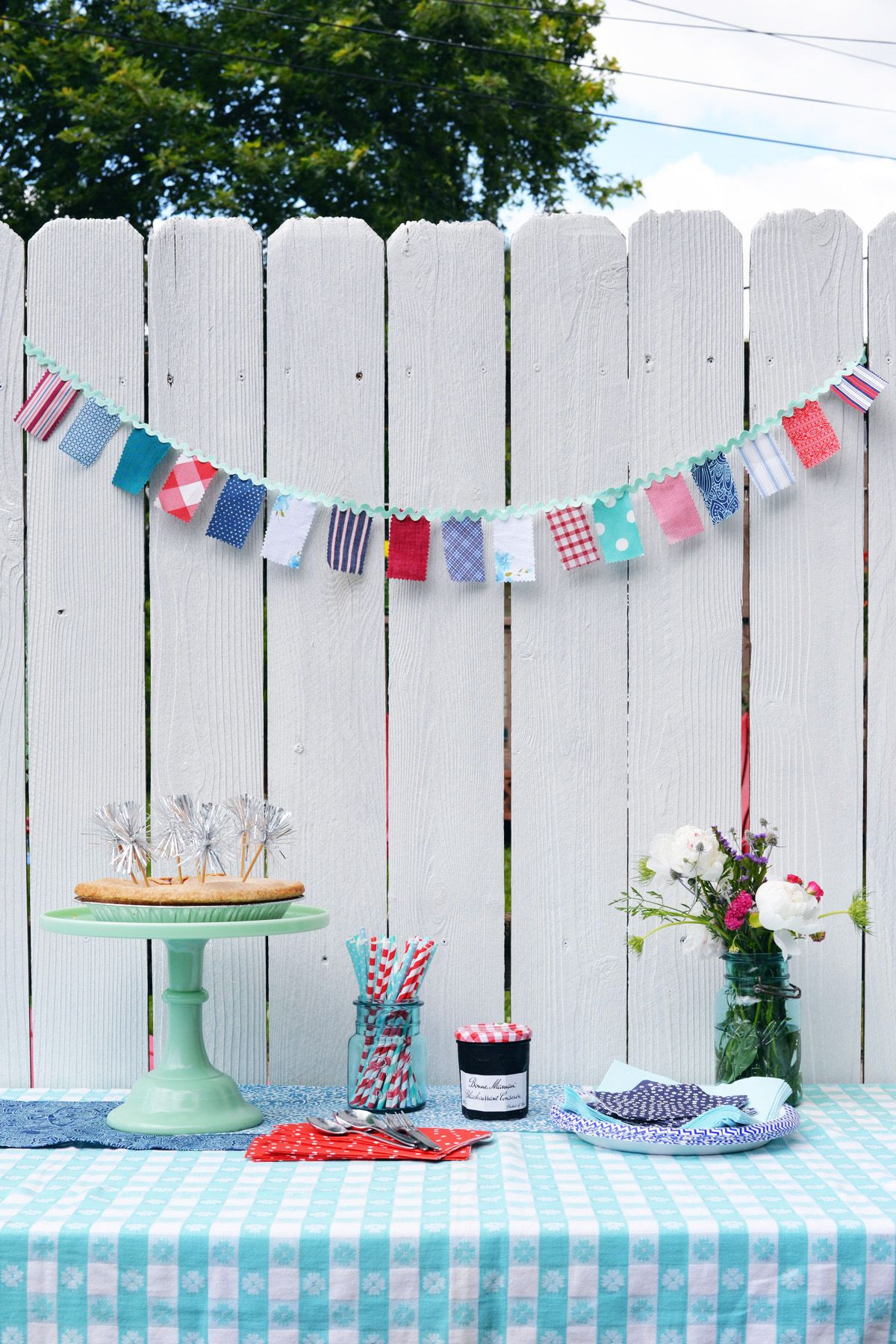 DIY Outdoor Banner
 DIY Red White and Blue Fabric Garland