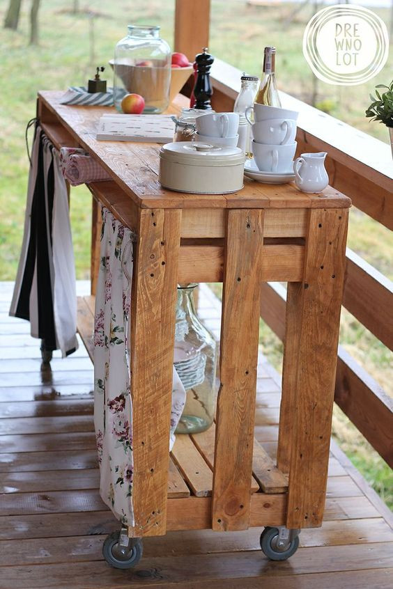 DIY Outdoor Bars
 DIY Pallet Outdoor Bars You Can Whip Up In No Time