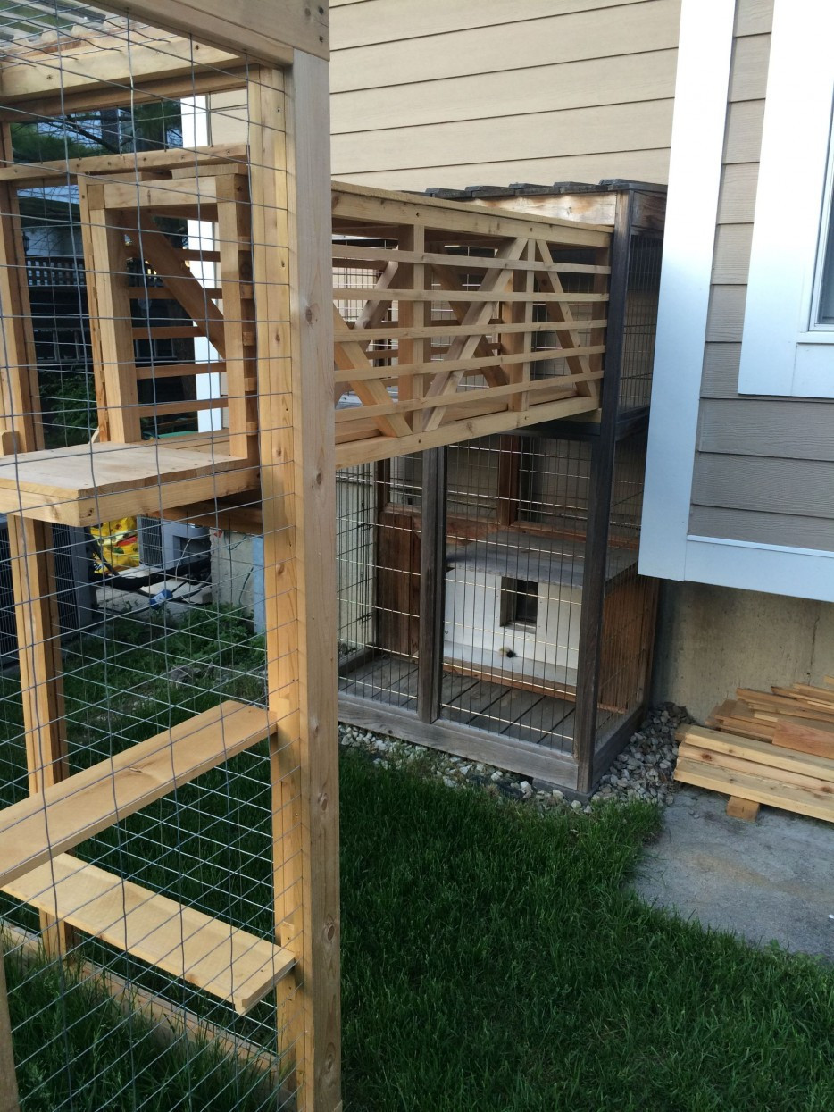 DIY Outdoor Cat House
 Homemade outdoor cat house iz every cat s dream