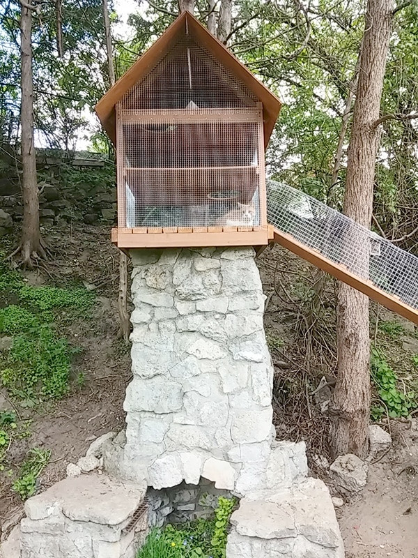 DIY Outdoor Cat House
 Another awesome outdoor cat enclosure