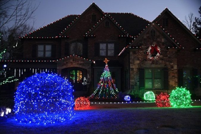 DIY Outdoor Christmas Light Decorations
 Top 10 Outdoor Christmas Light Ideas for 2020