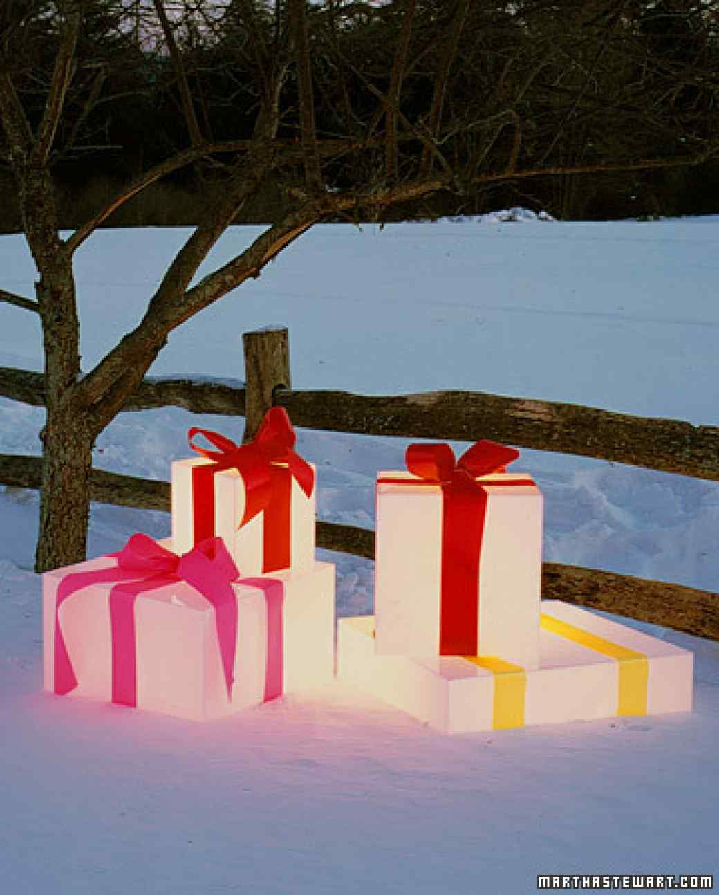 DIY Outdoor Christmas Light Decorations
 15 Beautiful Christmas Outdoor Lighting DIY Ideas