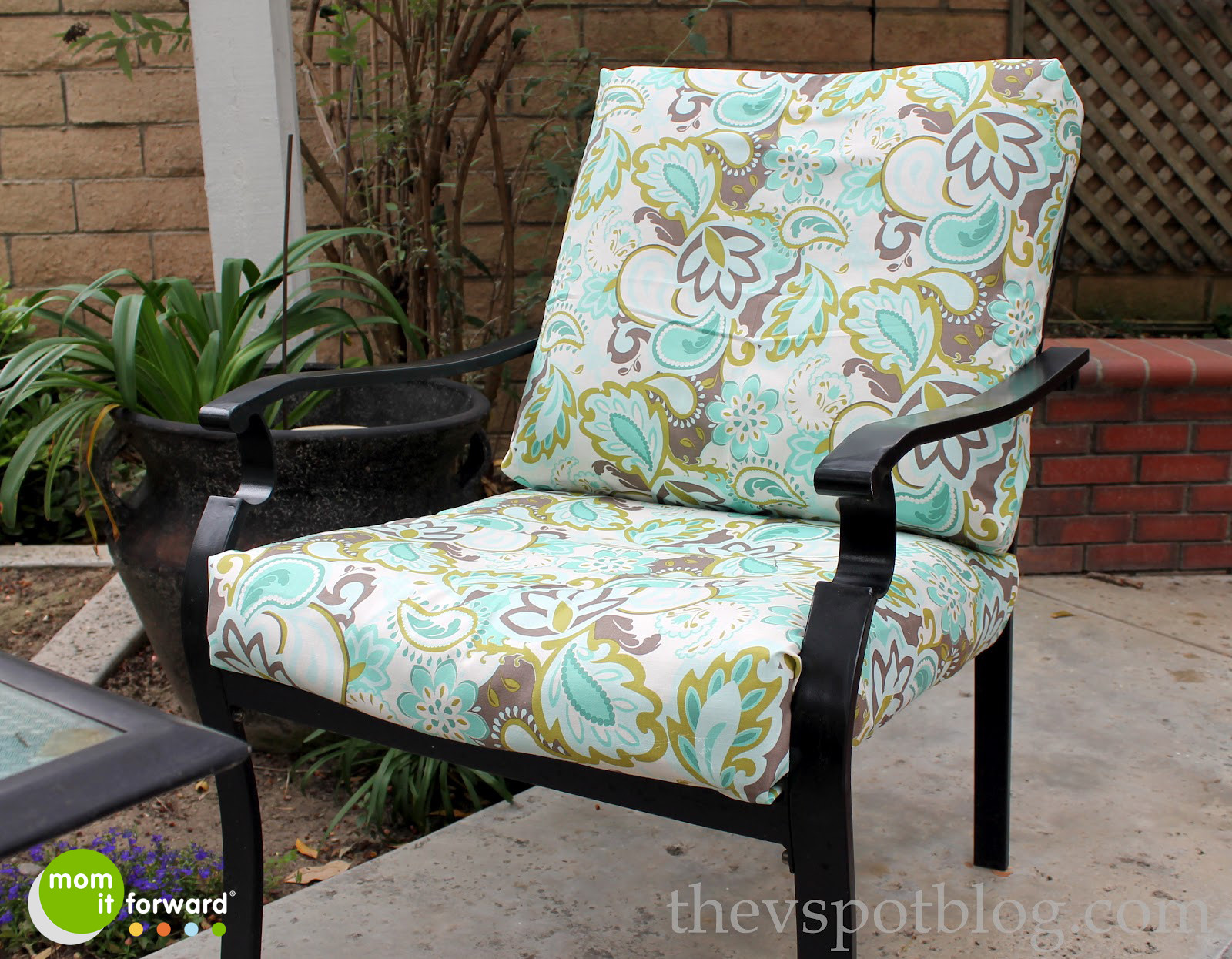 DIY Outdoor Cushions Foam
 DIY How to Recover Outdoor Furniture With a Glue Gun