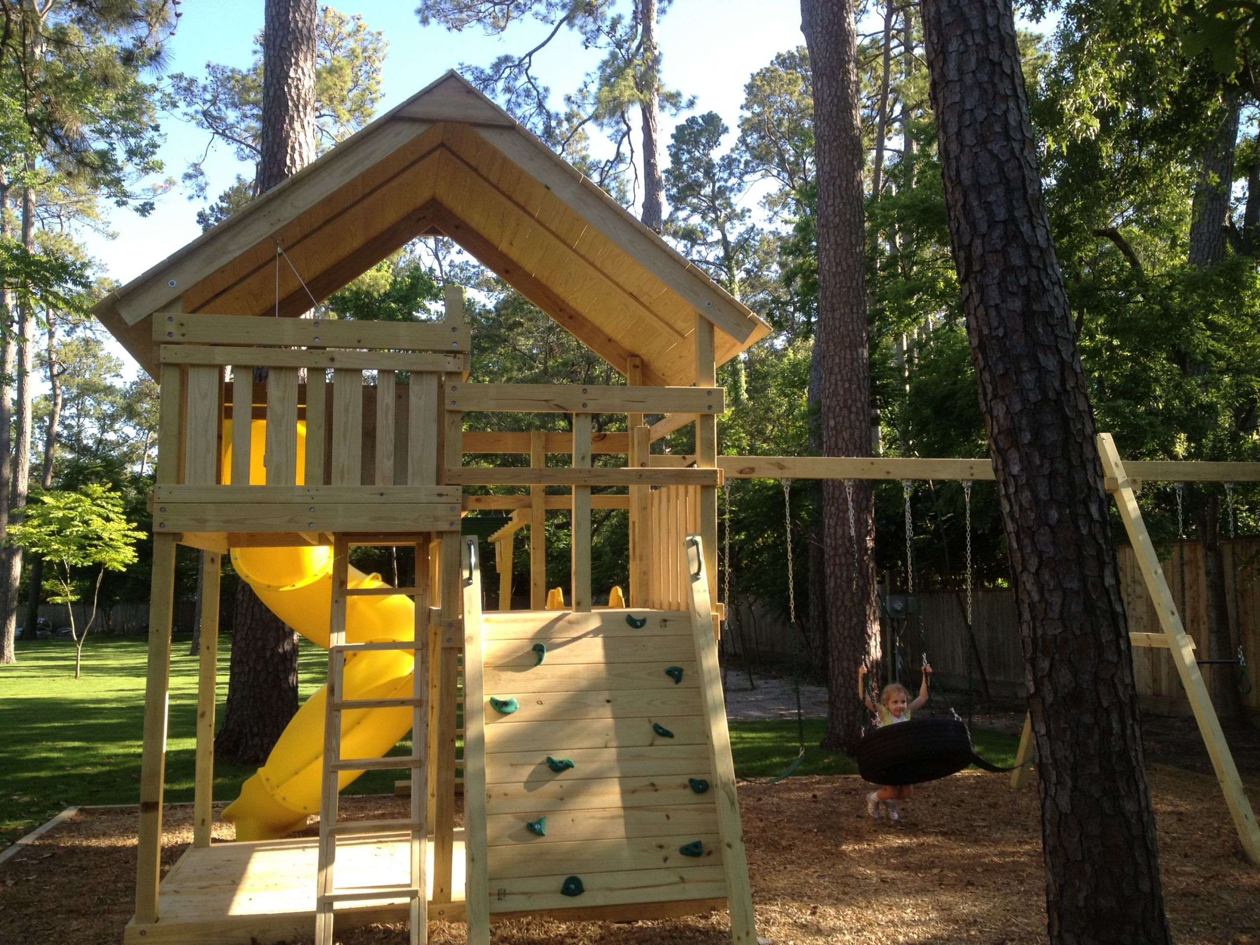 DIY Outdoor Fort
 Gemini Playset DIY Wood Fort and Swingset Plans