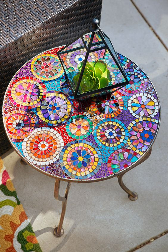 DIY Outdoor Mosaic Table
 20 Creative DIY Garden Mosaic Projects
