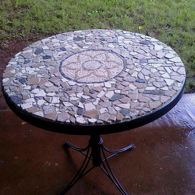 DIY Outdoor Mosaic Table
 DIY mosaic table OMG mosaic my patio table mm