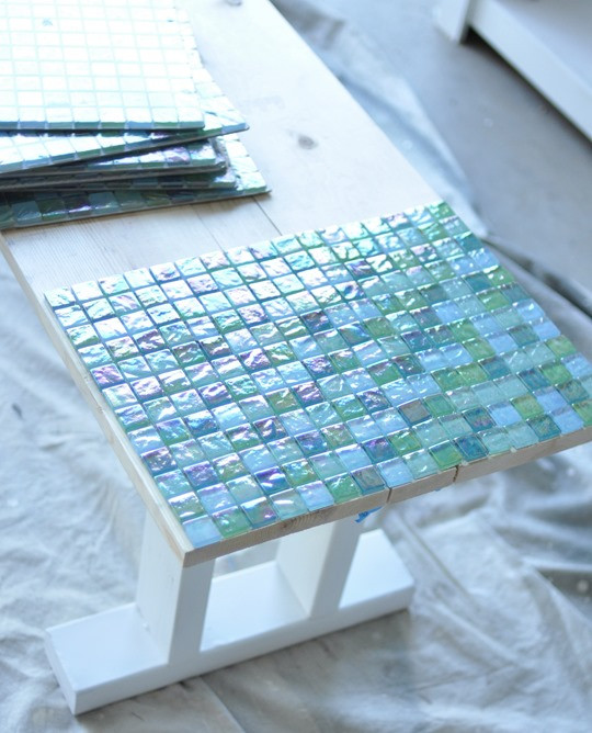 DIY Outdoor Mosaic Table
 DIY Tile Outdoor Table