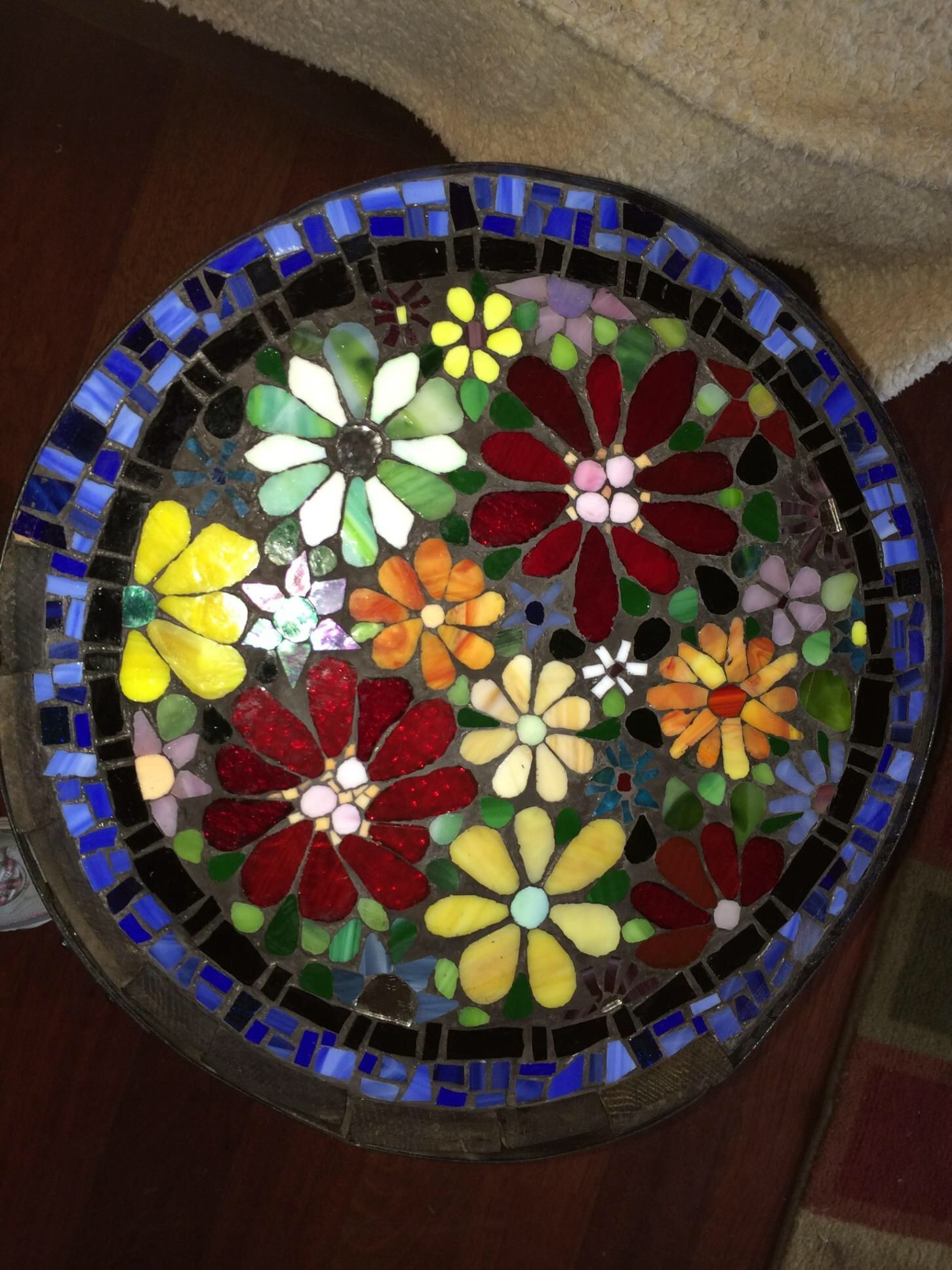 DIY Outdoor Mosaic Table
 Table top made for a friend I don t think it turned out