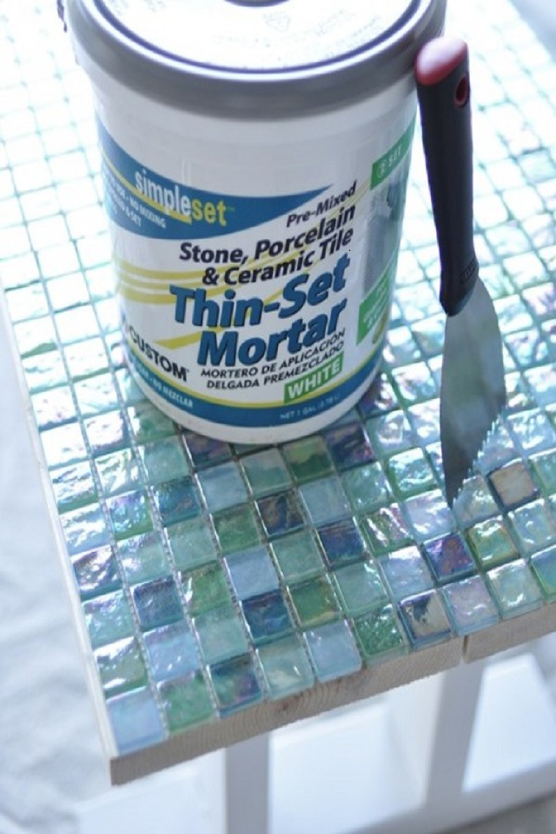 DIY Outdoor Mosaic Table
 15 Easy but Stunning DIY Mosaic Craft Projects for your
