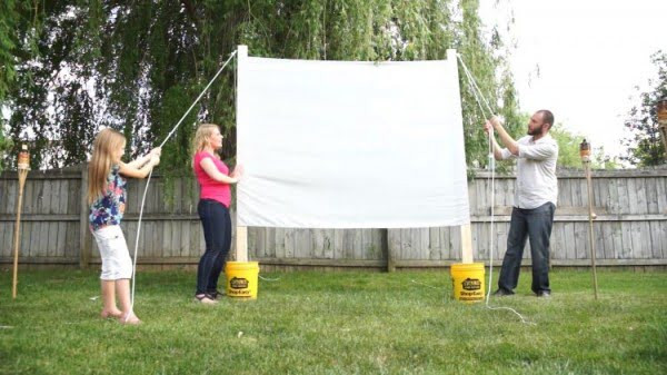 DIY Outdoor Movie Projector
 9 Simple DIY Projector Screen Ideas That Your Family Will