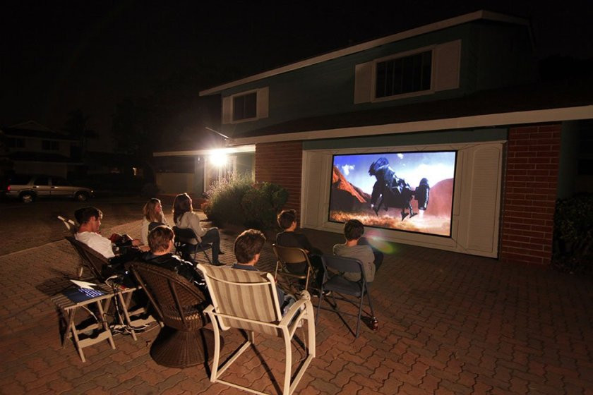 DIY Outdoor Movie Projector
 Outside Movie Projector Screen