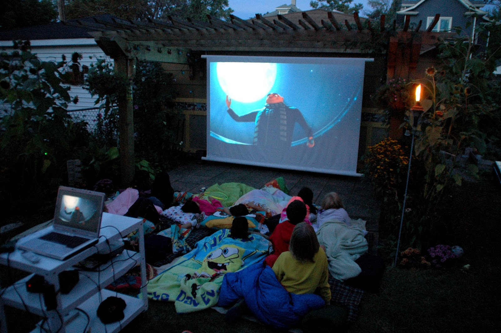 DIY Outdoor Movie Projector
 Our Tiny Oak Park Bungalow DIY Outdoor Movie Screen