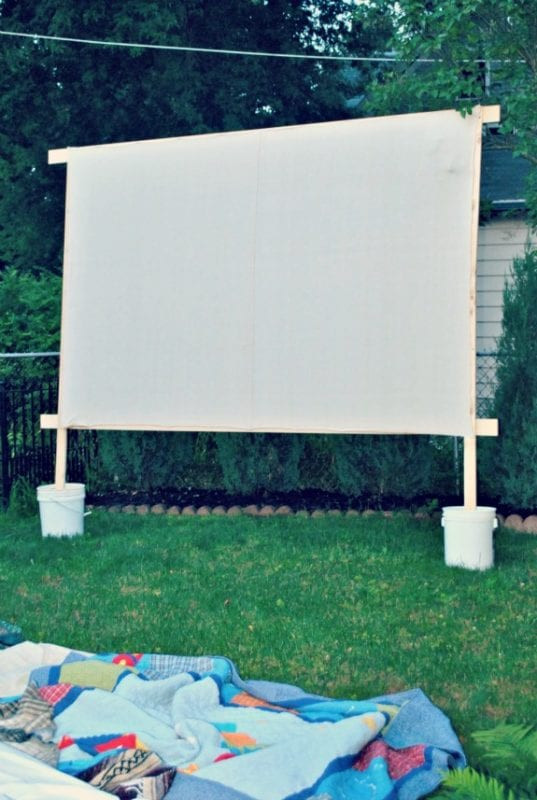 DIY Outdoor Screen
 Remodelaholic